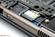 Ein Modul von Intel mit drei Antennen sorgt für WLAN-Übertragungen.