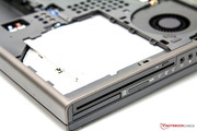 Das integrierte Slot-In-DVD-Laufwerk (GS30N) ist neu an Bord.