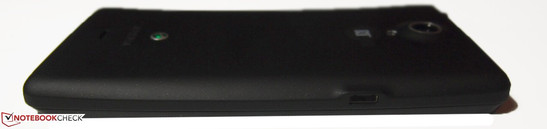Linke Seite: Micro-USB 2.0