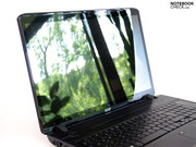 Das spiegelnde Full-HD Display mit einer Auflösung von 1920x1080 Pixel,...