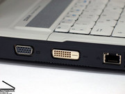 Vor allem der integrierte DVI-D Port ist für diese Preiskategorie unüblich.