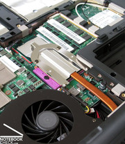 Der Core 2 Duo T9300 Penryn Prozessor mit 2.5 Ghz und 6 MB L2-Cache, sorgt in Verbindung...