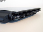 Die Anschlussausstattung zeigt lediglich Netbook Basic-Ports,...