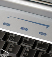Anders beim Touchpad: Dieses ist sowohl optisch gut gelungen und lässt sich außerdem einwandfrei bedienen.