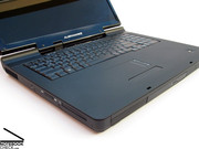 Alienware nennt dieses Oberflächenfinish "Stealth Black", was auf die samtig matte Oberfläche hinweist.