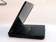 Das Gehäuse basiert dabei auf ein OCZ Barebone, welches auch von anderen Herstellern verwendet wird.