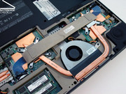 So kommt in unserem Testsample eine Intel Core 2 Extreme QX9300 Quad-Core CPU zum Einsatz, die hinsichtlich Grafikbelange von zwei ATI Radeon 3870 Grafikkarten im Crossfire Verbund unterstützt wird.