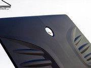 Wichtigstes Erkennungsmerkmal ist, neben dem Alien Logo auf dem Displaydeckel, das "Skullcap" Design des Bildschirmes.