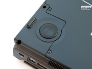 einen maßgeblichen Anteil dabei hat vor allem der integrierte Subwoofer an der Unterseite des Notebooks.