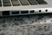 und der Mini DVI Port wurde durch einen Mini DisplayPort ersetzt.