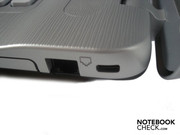RJ-11 Modem und Kensington Lock auf der rechten Seite