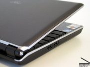 ...sondern verleiht dem Netbook mit seinem Design in Schwarz und den akzentuiert platzierten Chromleisten...