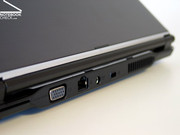Hinsichtlich der gebotenen Anschlüsse beschränkt sich der Eee PC 1002HA nur auf die wichtigsten Standardports.
