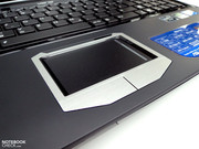 Selbst das Touchpad, das man im Praxisbetrieb vermutlich eher wenig nutzt, stellt einen attraktiven Mausersatz dar.