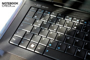 Die Tasten des Keyboards sind nämlich nur an einer Seite abgeschrägt...