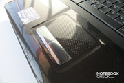 Interessant gestaltet ist auch das Touchpad mit seiner genoppten Oberfläche.