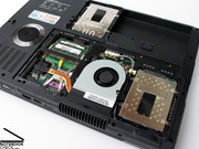 Außerdem verfügt das Asus M70V über gleich zwei integrierte 2.5" Festplatten,...