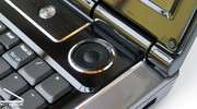 Das Altec-Lansing Soundsystem bietet zwei Speaker an der Oberseite des Notebooks,...