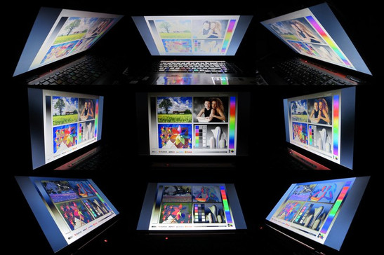 Blickwinkel Toshiba Qosmio X770-10J