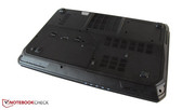 Vom Boden lässt sich eine große Abdeckung entfernen.