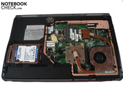 Der Gehäuseboden im geöffneten Zustand. HDD, CPU, GPU und RAM sind zugänglich