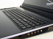 Selbst bei der Tastatur ließ Clevo beim M980NU offenbar "kreative Köpfe" ans Werk.