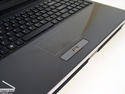 Das Touchpad wurde optisch komplett in die Handballenauflage integriert, was sich leider nicht besonders positiv auf dessen Handhabung auswirkt.