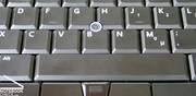 Neben einer möglichen geringen Durchbiegung der Tastatur ist vor allem die dezentrale Lage der Leertaste ein Kritikpunkt.