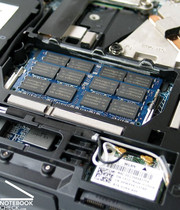 Beim Arbeitsspeicher kommen bereits schnelle DDR3 Speichermodule mit einer Geschwindigkeit von bis zu 1066 MHz zum Einsatz.