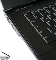 Die Speaker liefern für ein Office Notebook durchaus einen passablen Sound, können aber bei maximaler Wiedergabelautstärke übersteuern.