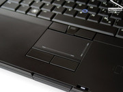 Die Touchpad-Trackpoint Kombination leistet im mobilen Betrieb einen durchaus passablen Dienst.
