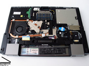 So erlangt man rasch und einfach Zugang zu allen wichtigen Hardwarekomponenten des Latitude E6500.