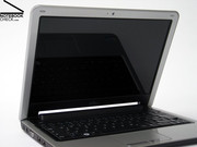 Allerdings ist eine spiegelnde Displayoberfläche bei einem mobilen Notebook vollkommen fehl am Platz.