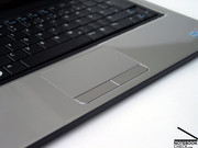 Das Touchpad fiel durch seine Größe positiv auf, könnte allerdings noch Verbesserungen hinsichtlich seiner Gleiteigenschaften vertragen.