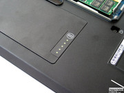 Wer auch immer dieses Feature nützt: LED Akku-Ladestands-Anzeige direkt am Lithium-Ionen Akkupack.