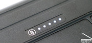 Der Akku verfügt außerdem über eine LED Ladestand Anzeige.