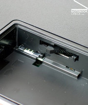 Das Notebook verfügt außerdem über eine Vorbereitung zur optionalen Ausstattung des Gerätes mit einem UMTS/HSDPA Modul.