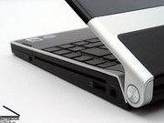 Das optische Laufwerk wurde als Slot-In Einheit konzipiert, das das Design des Notebooks zusätzlich unterstützt.