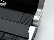 Die integrierten Speaker liefern einen einigermaßen vertretbaren Sound, allerdings fehlt es ihnen an Fülle.