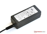 Das Netzteil ist handlich und liefert 40 Watt.