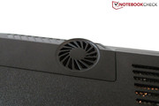 Auf der Unterseite hat der Hersteller einen Subwoofer platziert.