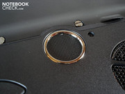 Auf der Unterseite befindet sich ein kleiner Subwoofer.