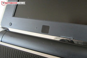 Der untere Displayrahmen beherbergt einen Infrarot-Sensor.