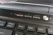 Neben dem Powerbutton befinden sich zwei Lautstärkeregler.
