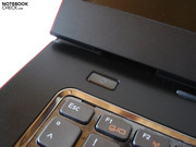 Bei direkter Sonneneinstrahlung spiegelt der Tastaturrahmen stark.