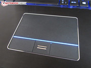 Zwischen den Maustasten wartet ein Fingerabdruckscanner.