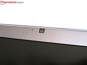 Samsung spricht bei der Webcam von 1,3 Megapixeln.