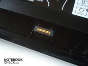 Fingerabdruckscanner zwischen den Maustasten
