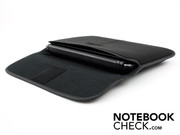 Lobenswert: Trotz des geringen Preises liegt eine Soft-Skin Tasche bei.