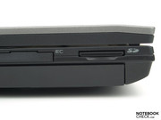 PC-Karten-Slot und Ultra-Bay-Schacht mit DVD Laufwerk im vorderen Bereich